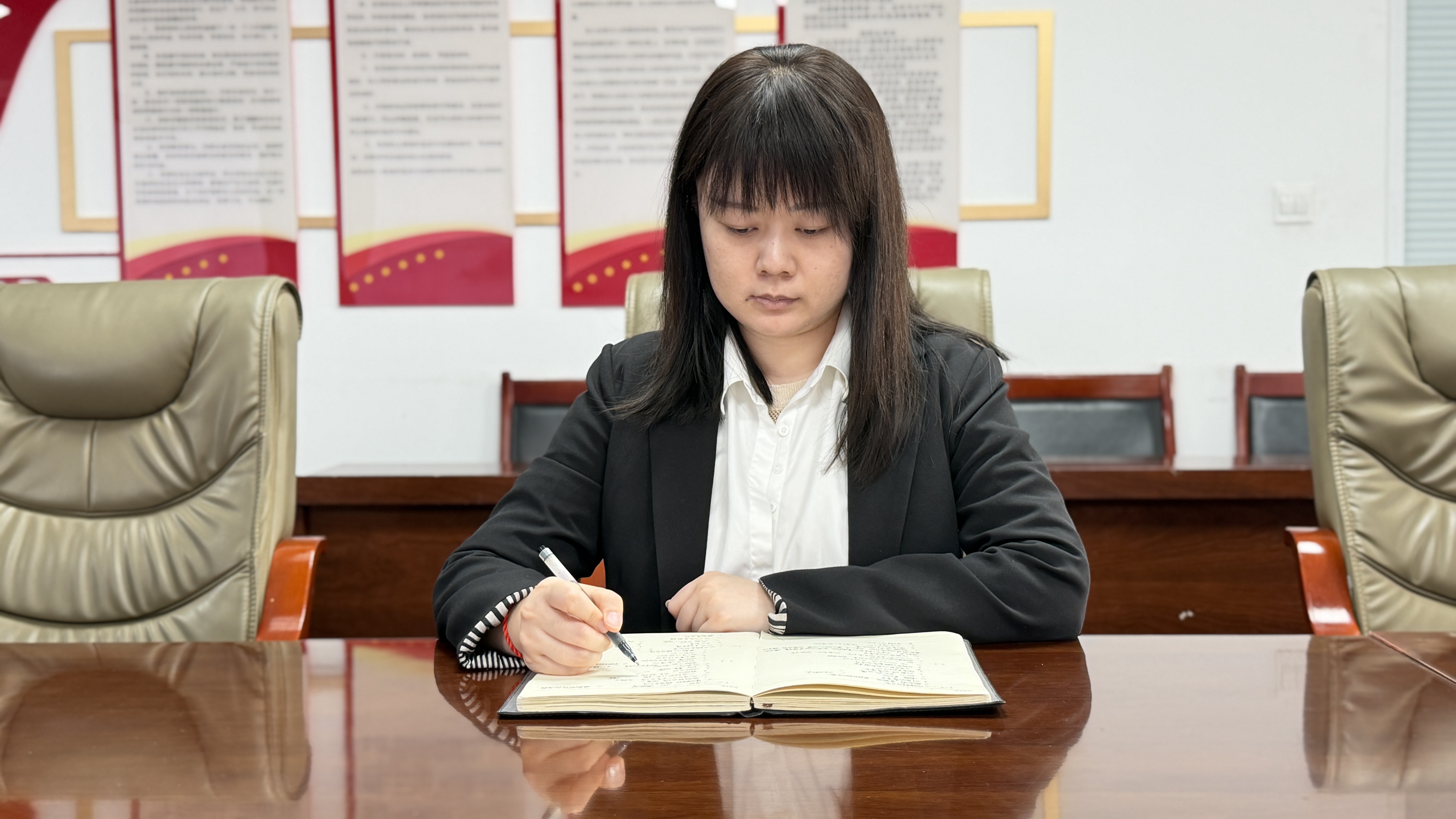 在结算岗位绽放的花蕾——记辽宁方大 集团2025年度青年岗位能手李蕾