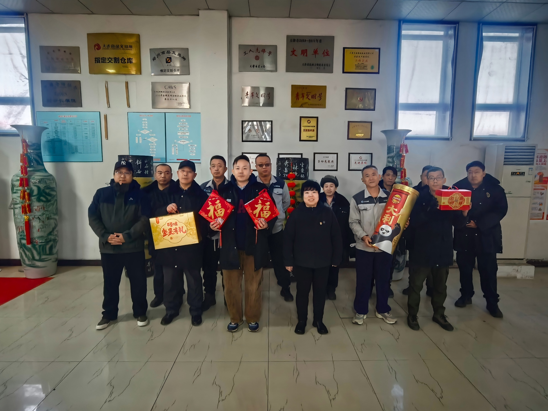 新春慰问暖人心 坚守岗位显担当：天津一商领导班子成员深入基层一线开展新春慰问