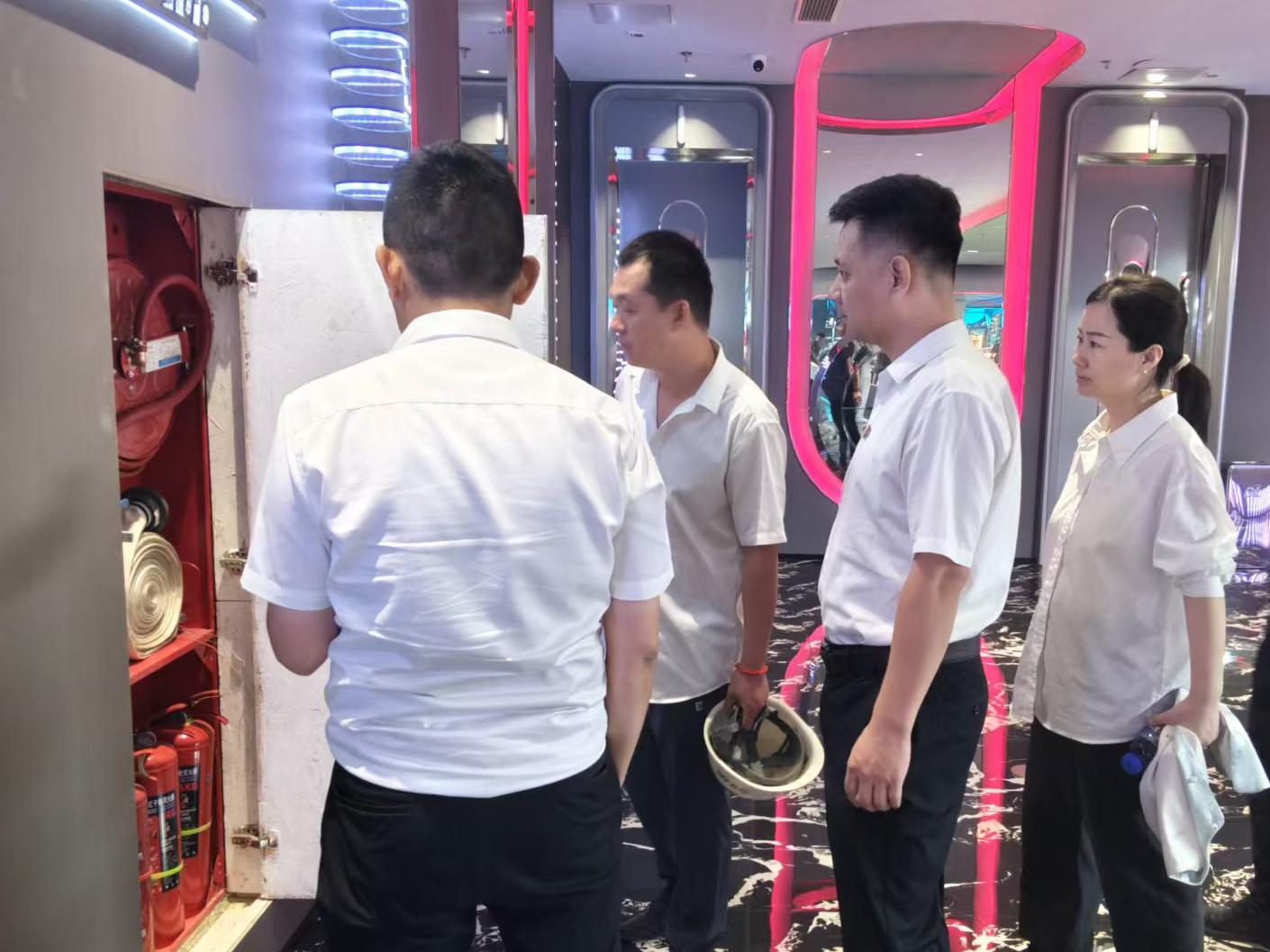 筑牢安全防线 护航双节平安——天津一商开展中秋、国庆双节前安全大检查